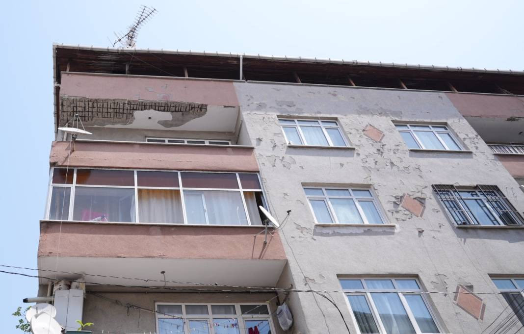 Bahçelievler'de faciadan dönüldü! Sıvalar döküldü 5 katlı bina boşaltıldı - Resim: 16